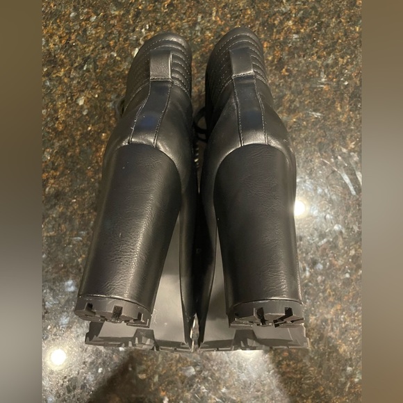 SHANDEE Shoedazzle LACE UP BOOTIE Size 10 NWOT - Picture 2 of 9